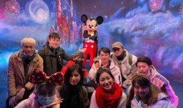 迪士尼情侣爆料视频,浪漫瞬间曝光，甜蜜互动引网友热议